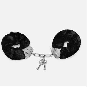 NWT  Cuff Costume Accessory